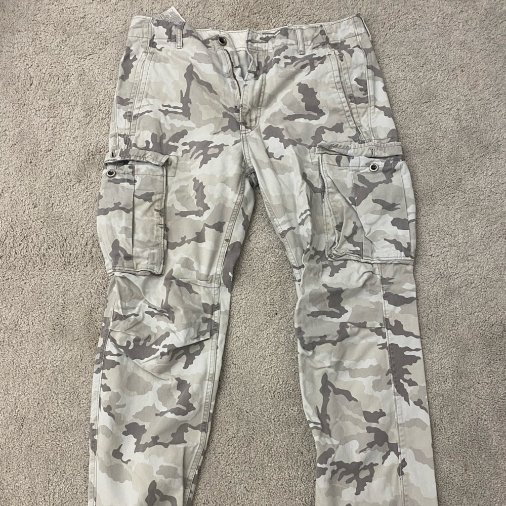 🔥 Levi’s Cargo Pants 32x30 🔥
